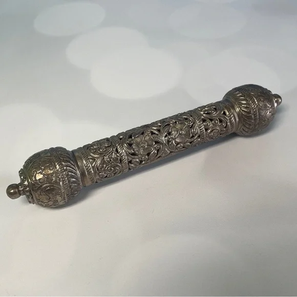 Antique Ornate Scroll Holder – 7” – Unmarked Silver Tone - Picture 3 of 8